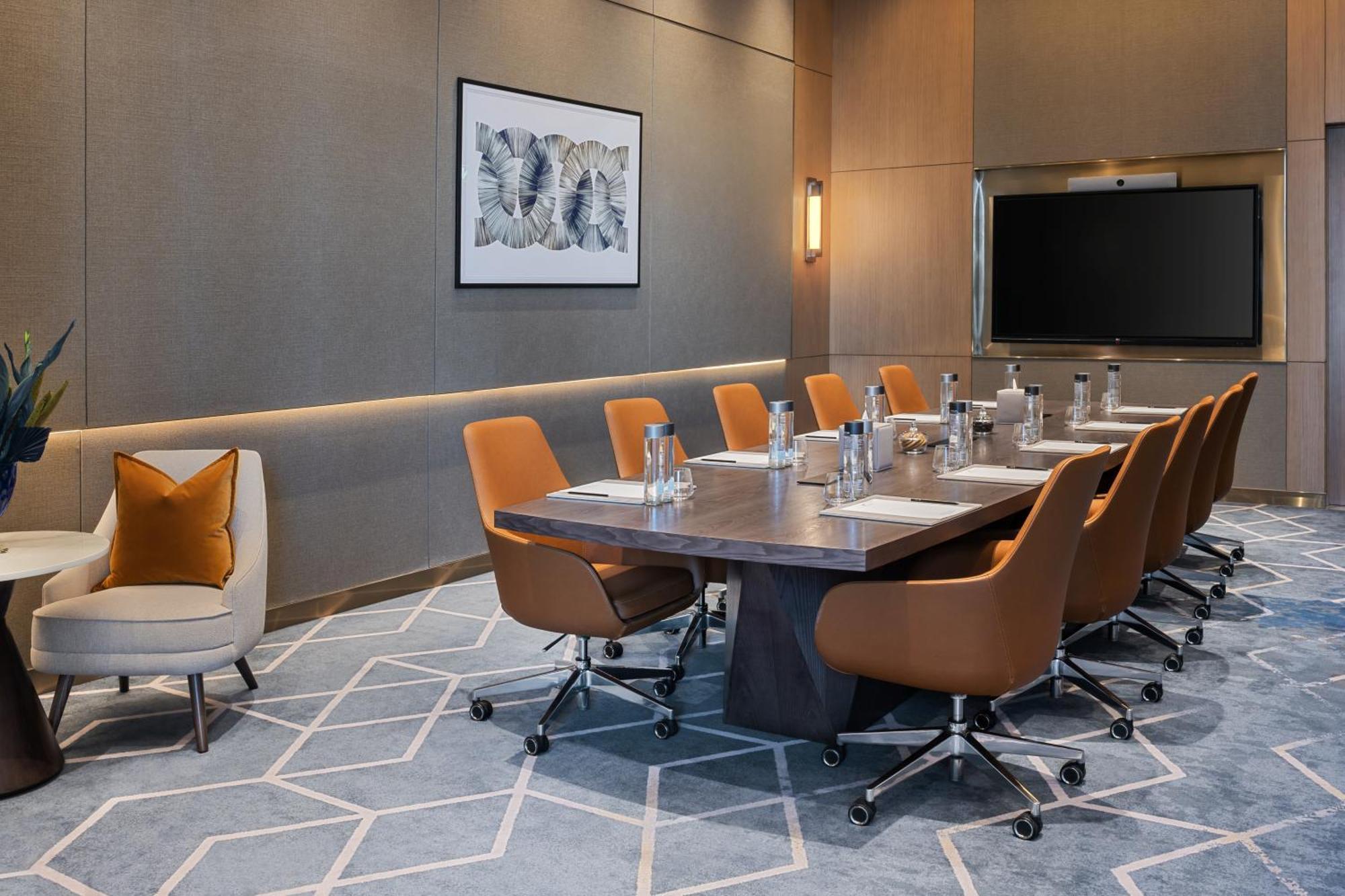 Готель Address Creek Harbour Дубай Екстер'єр фото Meeting room at the Conrad London St. George Wharf