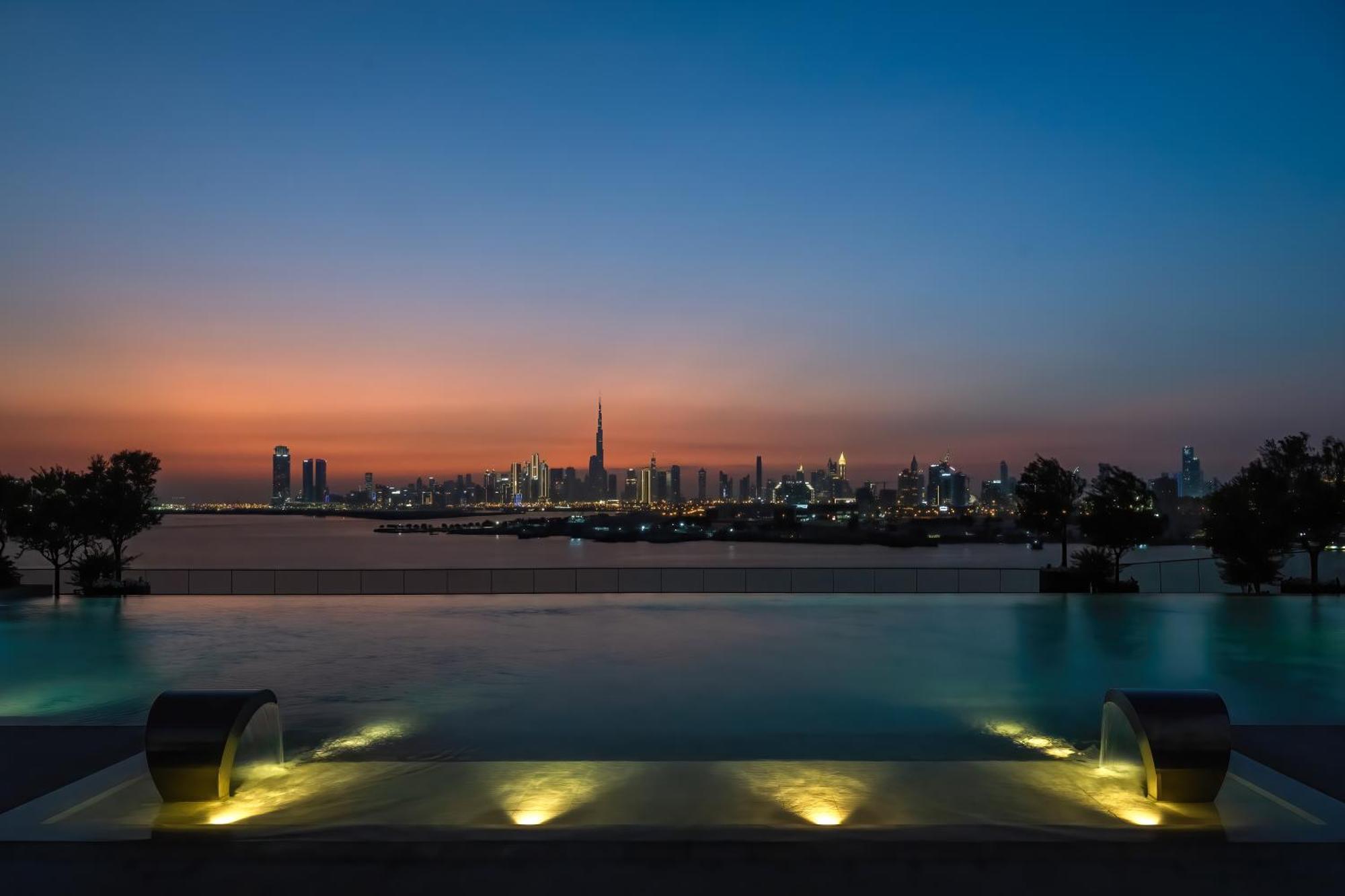 Готель Address Creek Harbour Дубай Екстер'єр фото View of the Dubai skyline from the pool deck